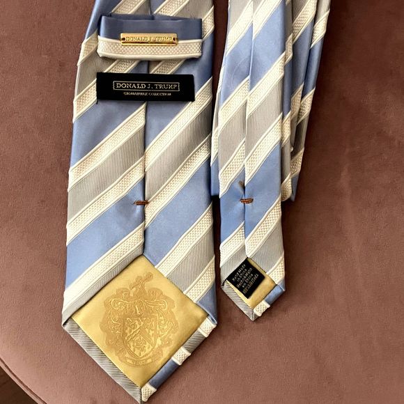 Donald Trump Signature Collection Men's Silk Tie Blue Grey Silver White Striped - Picture 3 of 8